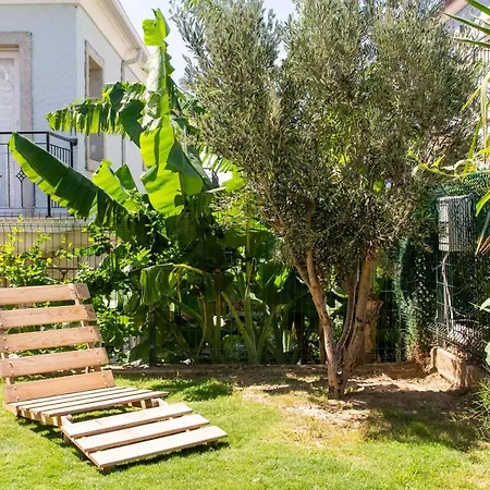 Peaceful House With A Lovely Backyard In Cesme Alaçatı