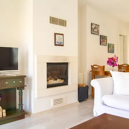 Peaceful House With A Lovely Backyard In Cesme Feriehus *