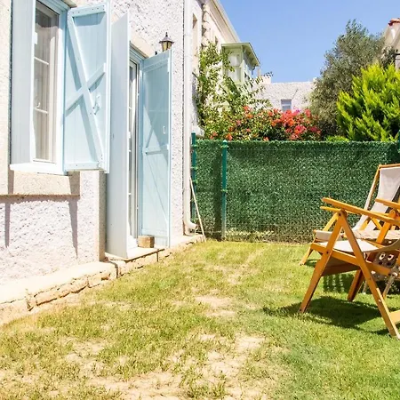 Peaceful House With A Lovely Backyard In Cesme Feriehus *