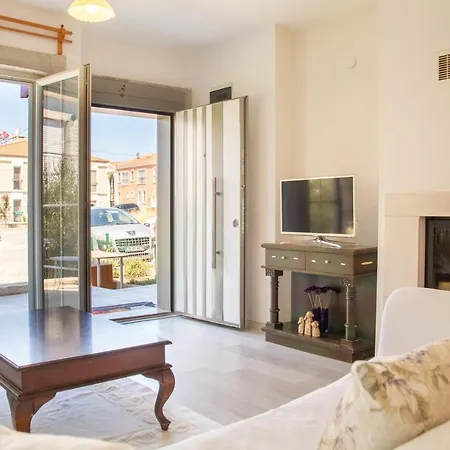 Peaceful House With A Lovely Backyard In Cesme Feriehus Alaçatı
