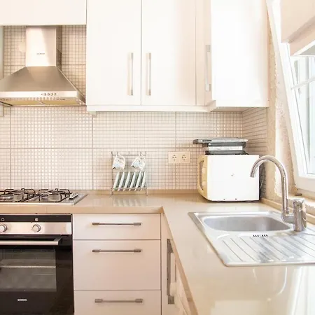 Peaceful House With A Lovely Backyard In Cesme *