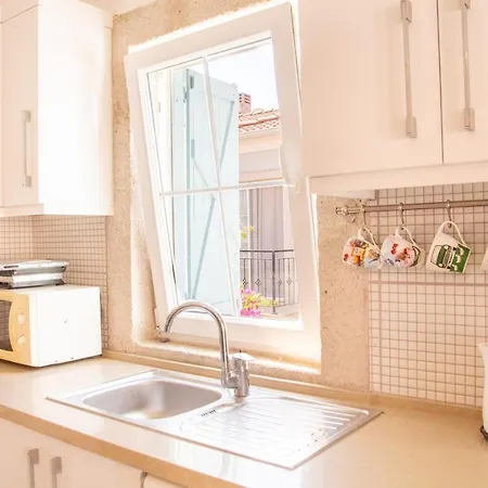 Peaceful House With A Lovely Backyard In Cesme *