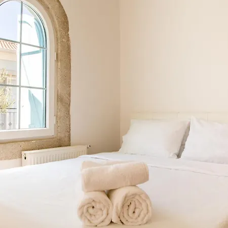 Peaceful House With A Lovely Backyard In Cesme