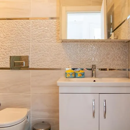펜션 Peaceful House With A Lovely Backyard In Cesme